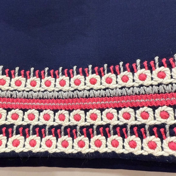Vineyard Vines 🐳 Navy Blue Embroidered Skirt Size 8 - Picture 2 of 11